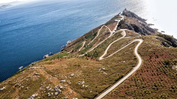 Tie-Finisterren-majakalle-Galicia-Espanja