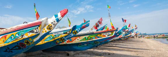 Perinteisia-kalastusveneita-Senegal