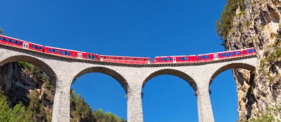 Bernina-Express-uskomaton-junamatka-Olympia