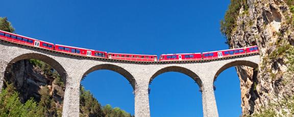 Bernina-Express-uskomaton-junamatka-Olympia