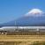 Luotijuna-ja-Fuji-tulivuori-Japani